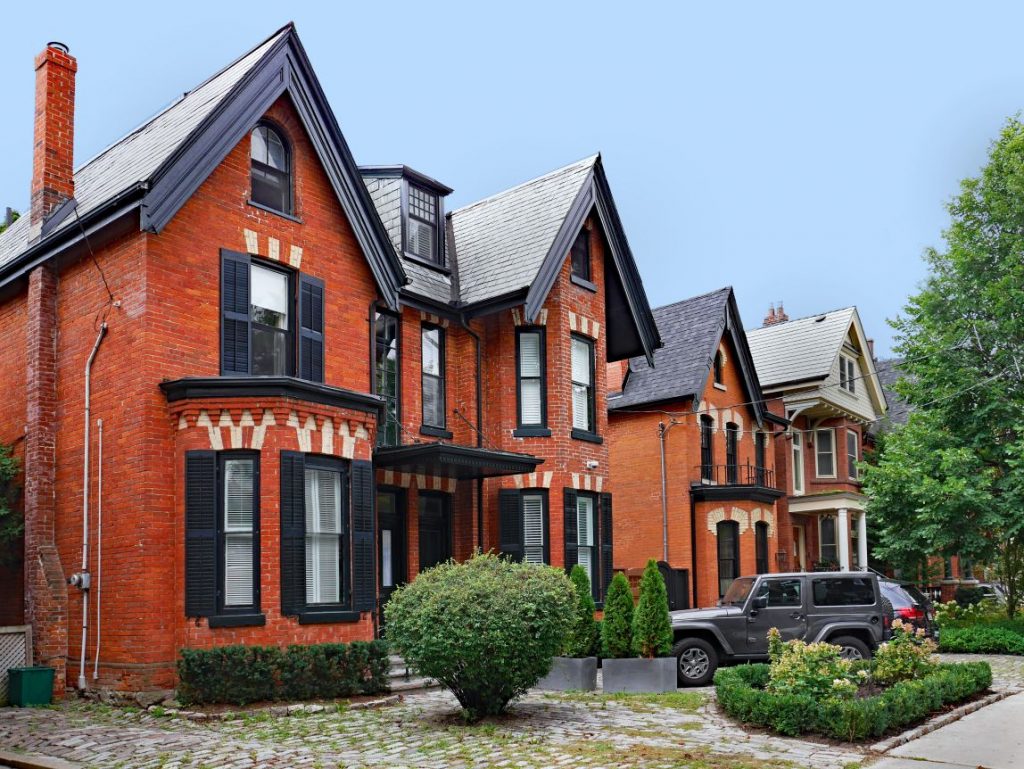 10 PLEX à vendre pour moins de 325 000 à Montréal